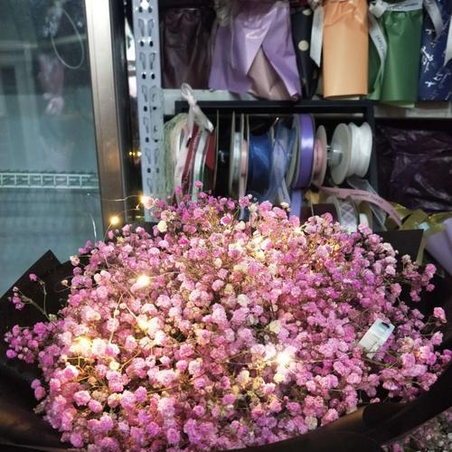 满天星花束的花语有何意义？